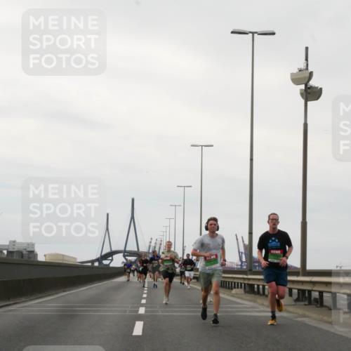 03.10.2025 - Köhlbrandbrückenlauf Matties Gatica Varas http://msf.ph/oto/9185880 03.10.2025 15:44:02 Position 3  meine-sportfotos.de