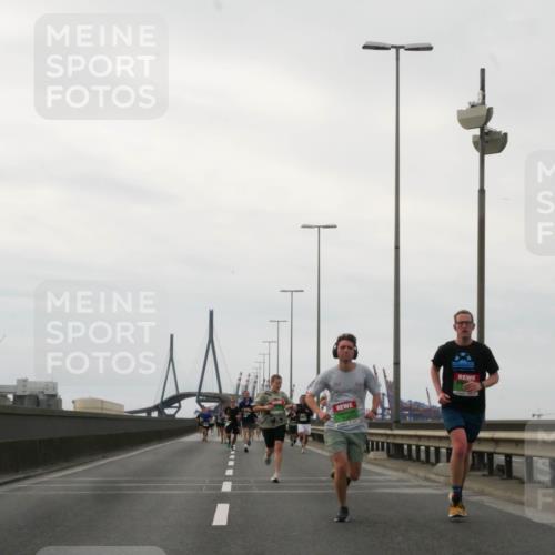 03.10.2025 - Köhlbrandbrückenlauf Matties Gatica Varas http://msf.ph/oto/9185882 03.10.2025 15:44:03 Position 3 561 meine-sportfotos.de