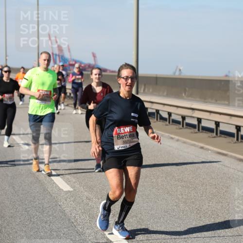 03.10.2025 - Köhlbrandbrückenlauf Yannick Fuchs http://msf.ph/oto/9185883 03.10.2025 12:05:03 Position 3 5577 meine-sportfotos.de