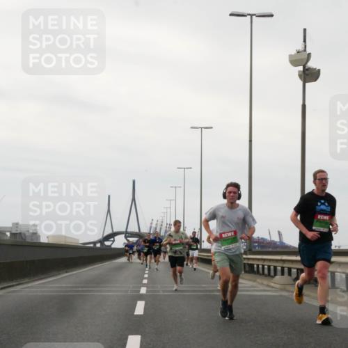 03.10.2025 - Köhlbrandbrückenlauf Matties Gatica Varas http://msf.ph/oto/9185885 03.10.2025 15:44:03 Position 3 361 meine-sportfotos.de