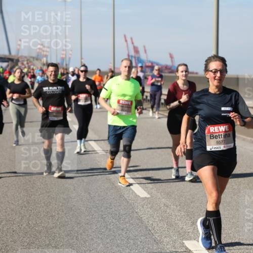 03.10.2025 - Köhlbrandbrückenlauf Yannick Fuchs http://msf.ph/oto/9185886 03.10.2025 12:05:03 Position 3 5577 meine-sportfotos.de