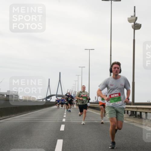 03.10.2025 - Köhlbrandbrückenlauf Matties Gatica Varas http://msf.ph/oto/9185892 03.10.2025 15:44:04 Position 3 361, 7117 meine-sportfotos.de