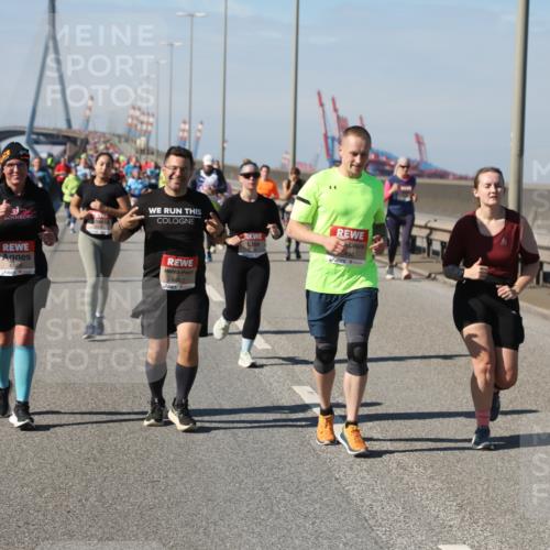 03.10.2025 - Köhlbrandbrückenlauf Yannick Fuchs http://msf.ph/oto/9185895 03.10.2025 12:05:03 Position 3 6692, 438, 5577 meine-sportfotos.de