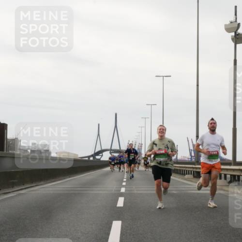 03.10.2025 - Köhlbrandbrückenlauf Matties Gatica Varas http://msf.ph/oto/9185896 03.10.2025 15:44:05 Position 3  meine-sportfotos.de