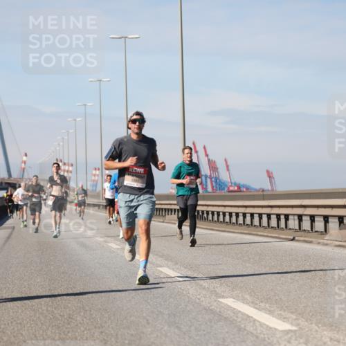 03.10.2025 - Köhlbrandbrückenlauf Yannick Fuchs http://msf.ph/oto/9185897 03.10.2025 11:43:52 Position 3 6391 meine-sportfotos.de