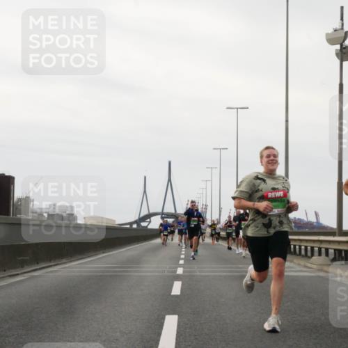 03.10.2025 - Köhlbrandbrückenlauf Matties Gatica Varas http://msf.ph/oto/9185901 03.10.2025 15:44:06 Position 3 15, 614, 7352 meine-sportfotos.de