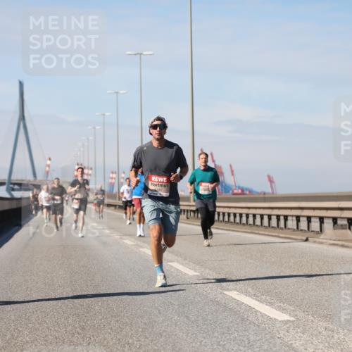 03.10.2025 - Köhlbrandbrückenlauf Yannick Fuchs http://msf.ph/oto/9185902 03.10.2025 11:43:53 Position 3 6142, 391 meine-sportfotos.de