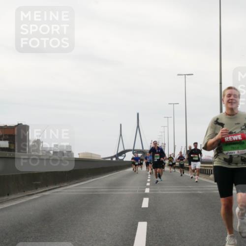 03.10.2025 - Köhlbrandbrückenlauf Matties Gatica Varas http://msf.ph/oto/9185903 03.10.2025 15:44:07 Position 3 7614 meine-sportfotos.de