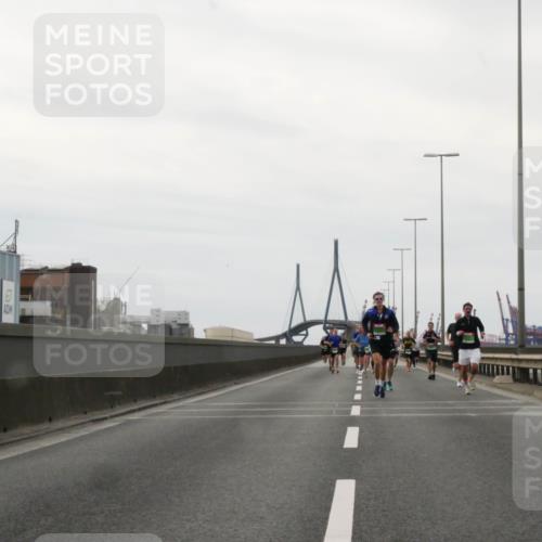 03.10.2025 - Köhlbrandbrückenlauf Matties Gatica Varas http://msf.ph/oto/9185905 03.10.2025 15:44:07 Position 3  meine-sportfotos.de