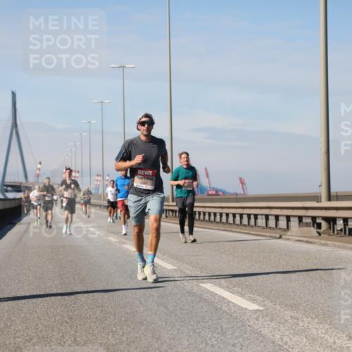 03.10.2025 - Köhlbrandbrückenlauf Yannick Fuchs http://msf.ph/oto/9185906 03.10.2025 11:43:53 Position 3 6391 meine-sportfotos.de