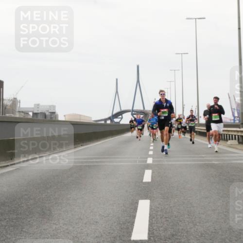 03.10.2025 - Köhlbrandbrückenlauf Matties Gatica Varas http://msf.ph/oto/9185908 03.10.2025 15:44:08 Position 3  meine-sportfotos.de