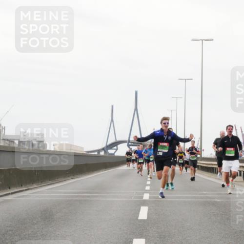 03.10.2025 - Köhlbrandbrückenlauf Matties Gatica Varas http://msf.ph/oto/9185909 03.10.2025 15:44:09 Position 3  meine-sportfotos.de