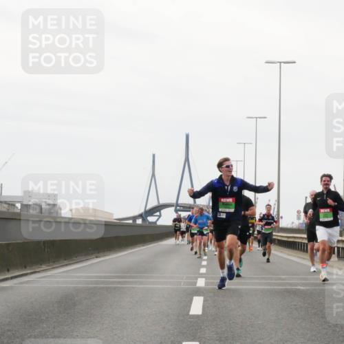 03.10.2025 - Köhlbrandbrückenlauf Matties Gatica Varas http://msf.ph/oto/9185911 03.10.2025 15:44:09 Position 3  meine-sportfotos.de