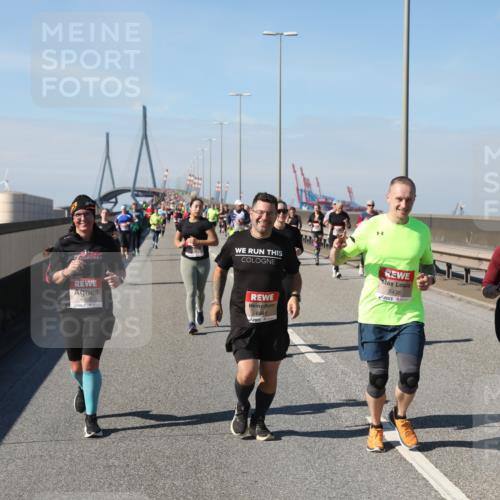 03.10.2025 - Köhlbrandbrückenlauf Yannick Fuchs http://msf.ph/oto/9185912 03.10.2025 12:05:05 Position 3 6505, 5438, 6692 meine-sportfotos.de