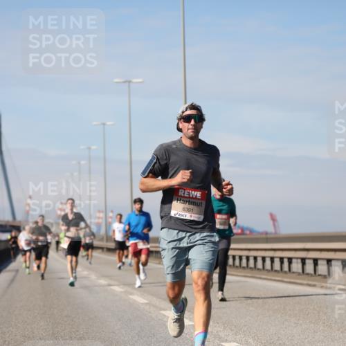 03.10.2025 - Köhlbrandbrückenlauf Yannick Fuchs http://msf.ph/oto/9185913 03.10.2025 11:43:54 Position 3 6391 meine-sportfotos.de