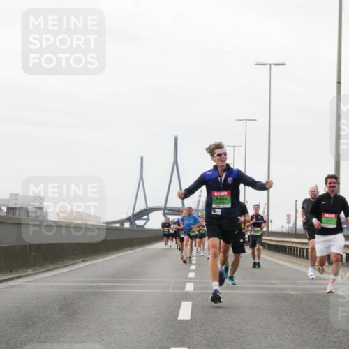 03.10.2025 - Köhlbrandbrückenlauf Matties Gatica Varas http://msf.ph/oto/9185914 03.10.2025 15:44:10 Position 3  meine-sportfotos.de