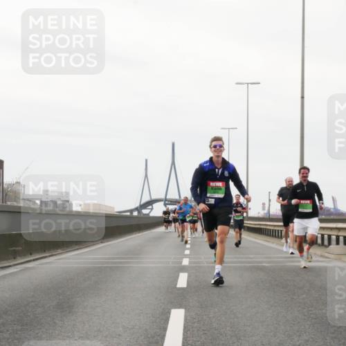 03.10.2025 - Köhlbrandbrückenlauf Matties Gatica Varas http://msf.ph/oto/9185916 03.10.2025 15:44:10 Position 3  meine-sportfotos.de
