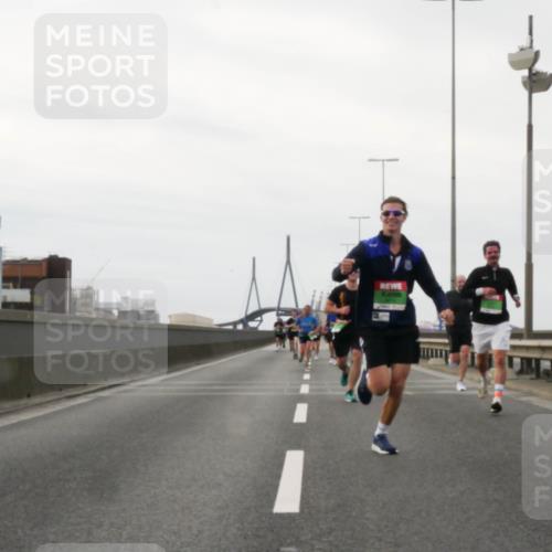 03.10.2025 - Köhlbrandbrückenlauf Matties Gatica Varas http://msf.ph/oto/9185921 03.10.2025 15:44:11 Position 3  meine-sportfotos.de