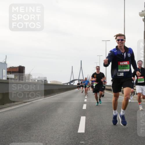 03.10.2025 - Köhlbrandbrückenlauf Matties Gatica Varas http://msf.ph/oto/9185923 03.10.2025 15:44:12 Position 3 8916 meine-sportfotos.de