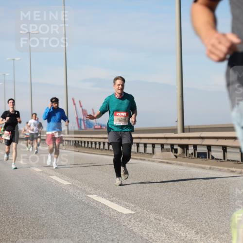 03.10.2025 - Köhlbrandbrückenlauf Yannick Fuchs http://msf.ph/oto/9185929 03.10.2025 11:43:55 Position 3 6391 meine-sportfotos.de