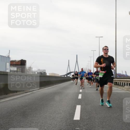 03.10.2025 - Köhlbrandbrückenlauf Matties Gatica Varas http://msf.ph/oto/9185930 03.10.2025 15:44:13 Position 3  meine-sportfotos.de