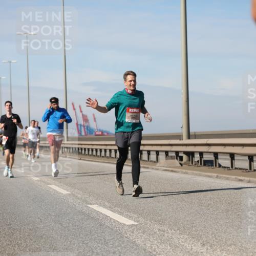 03.10.2025 - Köhlbrandbrückenlauf Yannick Fuchs http://msf.ph/oto/9185931 03.10.2025 11:43:56 Position 3 6714 meine-sportfotos.de