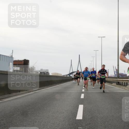 03.10.2025 - Köhlbrandbrückenlauf Matties Gatica Varas http://msf.ph/oto/9185935 03.10.2025 15:44:14 Position 3 7095 meine-sportfotos.de