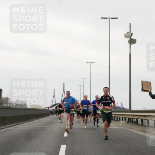 03.10.2025 - Köhlbrandbrückenlauf Matties Gatica Varas http://msf.ph/oto/9185937 03.10.2025 15:44:16 Position 3  meine-sportfotos.de