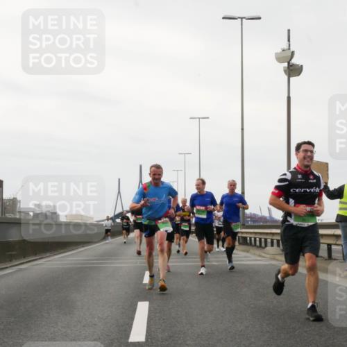 03.10.2025 - Köhlbrandbrückenlauf Matties Gatica Varas http://msf.ph/oto/9185942 03.10.2025 15:44:17 Position 3 3 meine-sportfotos.de