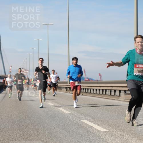 03.10.2025 - Köhlbrandbrückenlauf Yannick Fuchs http://msf.ph/oto/9185947 03.10.2025 11:43:57 Position 3 6714 meine-sportfotos.de