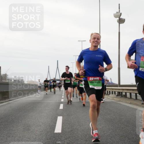 03.10.2025 - Köhlbrandbrückenlauf Matties Gatica Varas http://msf.ph/oto/9185954 03.10.2025 15:44:19 Position 3 05, 224, 9223 meine-sportfotos.de