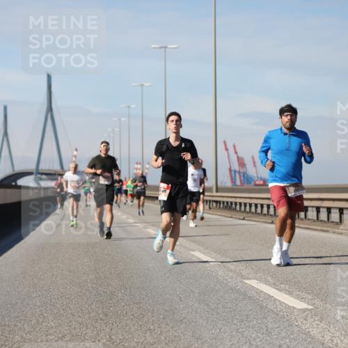 03.10.2025 - Köhlbrandbrückenlauf Yannick Fuchs http://msf.ph/oto/9185963 03.10.2025 11:43:58 Position 3  meine-sportfotos.de