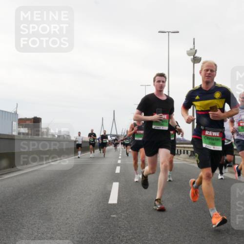 03.10.2025 - Köhlbrandbrückenlauf Matties Gatica Varas http://msf.ph/oto/9185965 03.10.2025 15:44:22 Position 3 9086 meine-sportfotos.de