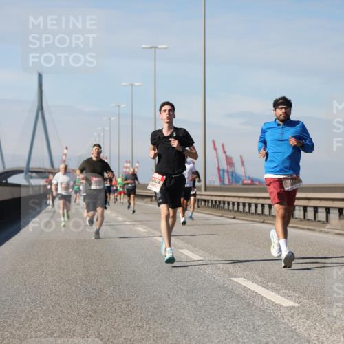 03.10.2025 - Köhlbrandbrückenlauf Yannick Fuchs http://msf.ph/oto/9185966 03.10.2025 11:43:58 Position 3  meine-sportfotos.de
