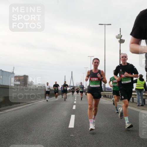 03.10.2025 - Köhlbrandbrückenlauf Matties Gatica Varas http://msf.ph/oto/9185970 03.10.2025 15:44:23 Position 3 9186, 9187 meine-sportfotos.de