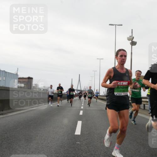 03.10.2025 - Köhlbrandbrückenlauf Matties Gatica Varas http://msf.ph/oto/9185973 03.10.2025 15:44:23 Position 3 9186, 9187, 6 meine-sportfotos.de