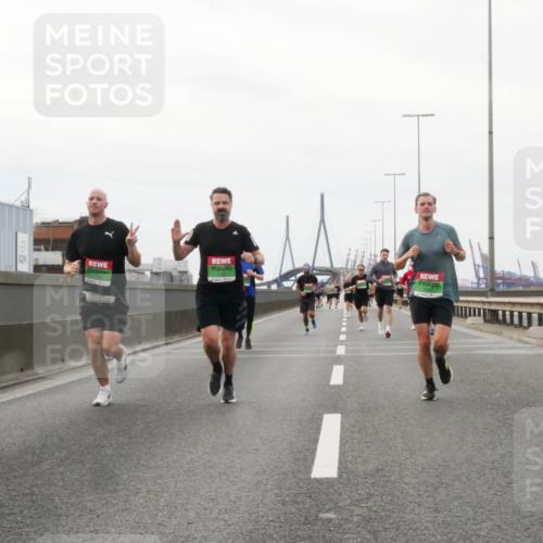 03.10.2025 - Köhlbrandbrückenlauf Matties Gatica Varas http://msf.ph/oto/9185986 03.10.2025 15:44:26 Position 3  meine-sportfotos.de