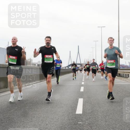 03.10.2025 - Köhlbrandbrückenlauf Matties Gatica Varas http://msf.ph/oto/9185989 03.10.2025 15:44:27 Position 3 7182, 7127 meine-sportfotos.de