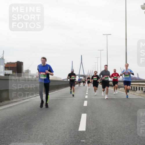 03.10.2025 - Köhlbrandbrückenlauf Matties Gatica Varas http://msf.ph/oto/9185995 03.10.2025 15:44:28 Position 3  meine-sportfotos.de
