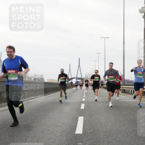 03.10.2025 - Köhlbrandbrückenlauf Matties Gatica Varas http://msf.ph/oto/9186000 03.10.2025 15:44:29 Position 3 7327 meine-sportfotos.de