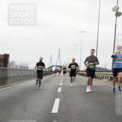 03.10.2025 - Köhlbrandbrückenlauf Matties Gatica Varas http://msf.ph/oto/9186001 03.10.2025 15:44:30 Position 3  meine-sportfotos.de