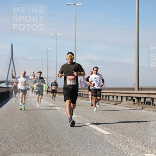 03.10.2025 - Köhlbrandbrückenlauf Yannick Fuchs http://msf.ph/oto/9186002 03.10.2025 11:44:01 Position 3 4108 meine-sportfotos.de