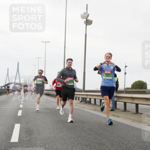 03.10.2025 - Köhlbrandbrückenlauf Matties Gatica Varas http://msf.ph/oto/9186004 03.10.2025 15:44:30 Position 3 7882 meine-sportfotos.de