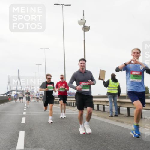 03.10.2025 - Köhlbrandbrückenlauf Matties Gatica Varas http://msf.ph/oto/9186006 03.10.2025 15:44:31 Position 3  meine-sportfotos.de