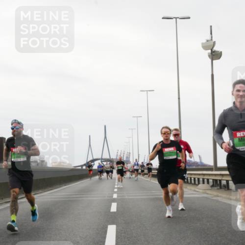 03.10.2025 - Köhlbrandbrückenlauf Matties Gatica Varas http://msf.ph/oto/9186009 03.10.2025 15:44:31 Position 3 7256 meine-sportfotos.de