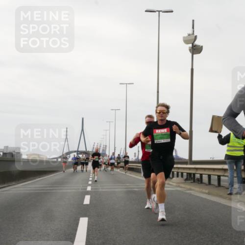 03.10.2025 - Köhlbrandbrückenlauf Matties Gatica Varas http://msf.ph/oto/9186010 03.10.2025 15:44:32 Position 3 7577, 7256 meine-sportfotos.de