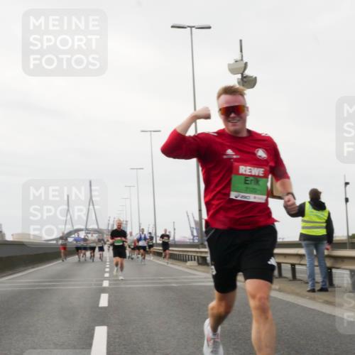 03.10.2025 - Köhlbrandbrückenlauf Matties Gatica Varas http://msf.ph/oto/9186017 03.10.2025 15:44:33 Position 3 7120 meine-sportfotos.de