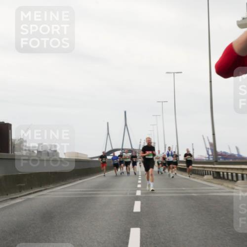 03.10.2025 - Köhlbrandbrückenlauf Matties Gatica Varas http://msf.ph/oto/9186019 03.10.2025 15:44:34 Position 3  meine-sportfotos.de