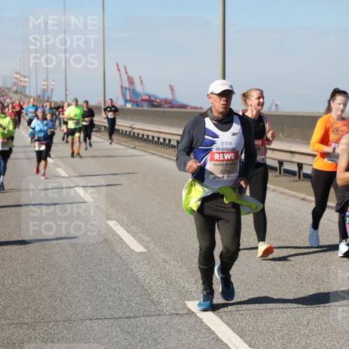 03.10.2025 - Köhlbrandbrückenlauf Yannick Fuchs http://msf.ph/oto/9186021 03.10.2025 12:05:13 Position 3 4714, 4615 meine-sportfotos.de