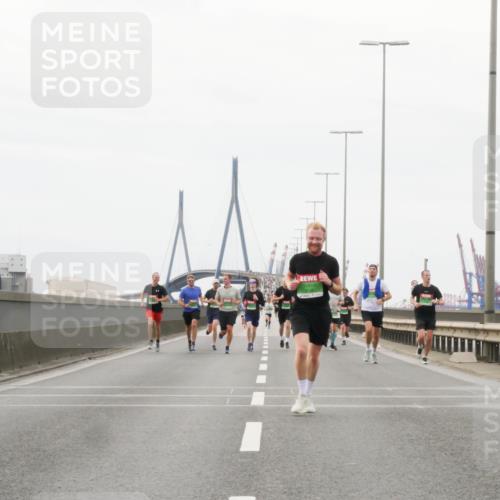03.10.2025 - Köhlbrandbrückenlauf Matties Gatica Varas http://msf.ph/oto/9186023 03.10.2025 15:44:35 Position 3  meine-sportfotos.de